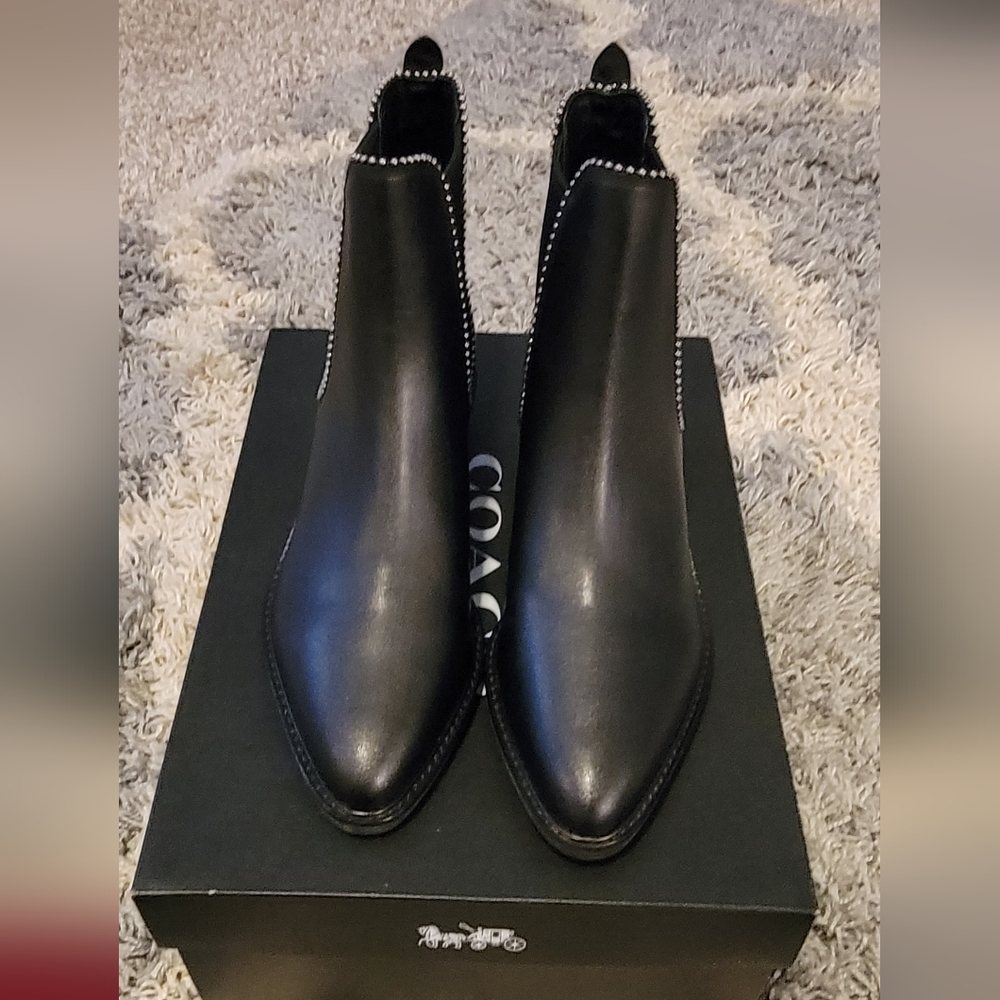 COACH Bowery Leather booties sz.9